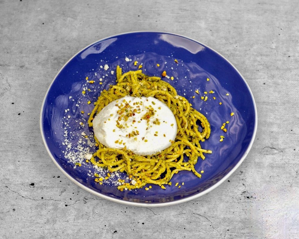 spaghetti_pesto_pistacjowe_z_burrata